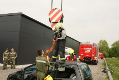 24 h Tag Fj 2. Übungseinsatz: Verkehrsunfall mit mehreren eingekl. Personen