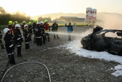 24 h Tag Fj 4. Übungseinsatz: PKW Brand gegenüber der AVIA Tankstelle